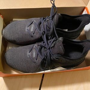 Nike air max tennis shoes